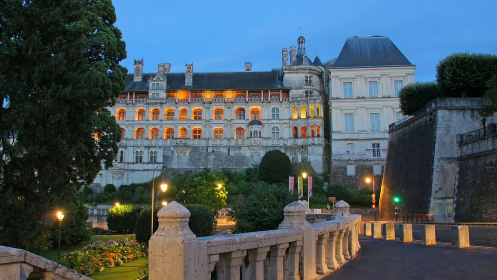 Le Château de Blois (à moins de 10 min de chez nous) avec son spectacle sons et lumières durant l'été
