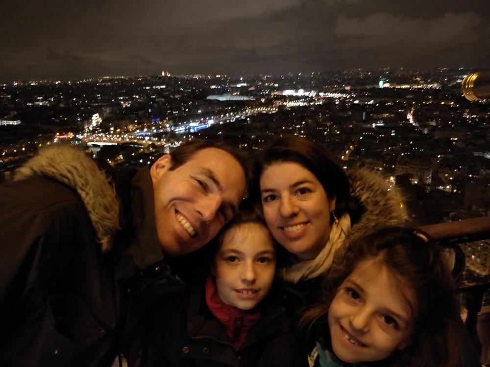 La famille à la Tour Eiffel