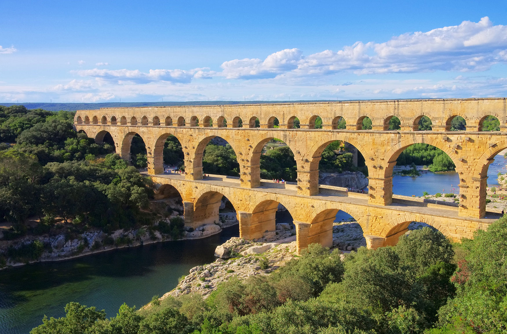 Pont du Gard, 45min.