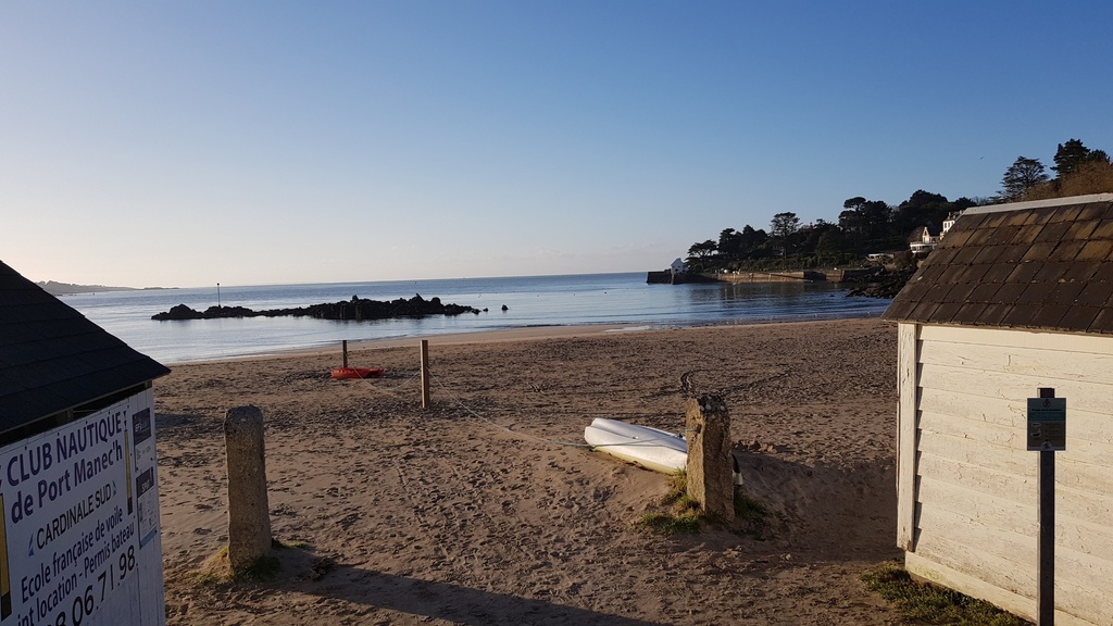 La plage Saint Nicolas de Port Manec'h à 15 min à pied.