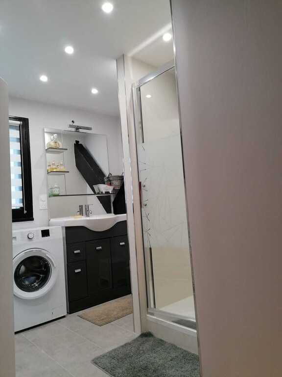 salle de bain, douche, lave-linge
