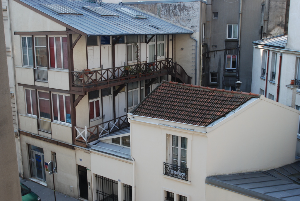 Un ancien atelier d'artiste à Montparnasse, vu depuis mon balcon