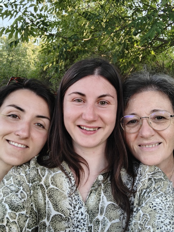 Ariane et ses filles ( Anaïs 31 ans / Estelle 33 ans)