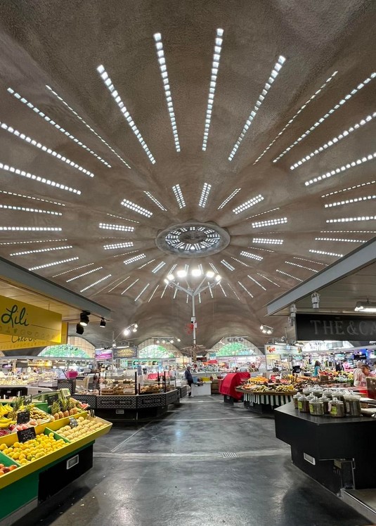 marché +200 commerçants (actuellement fermé pour travaux jusqu'en juin 2024)