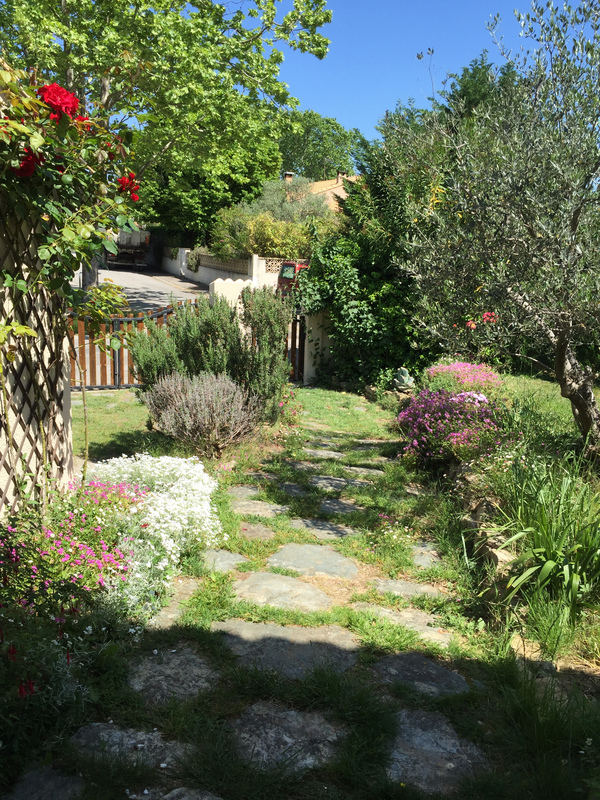 de l'entrée vers la rue