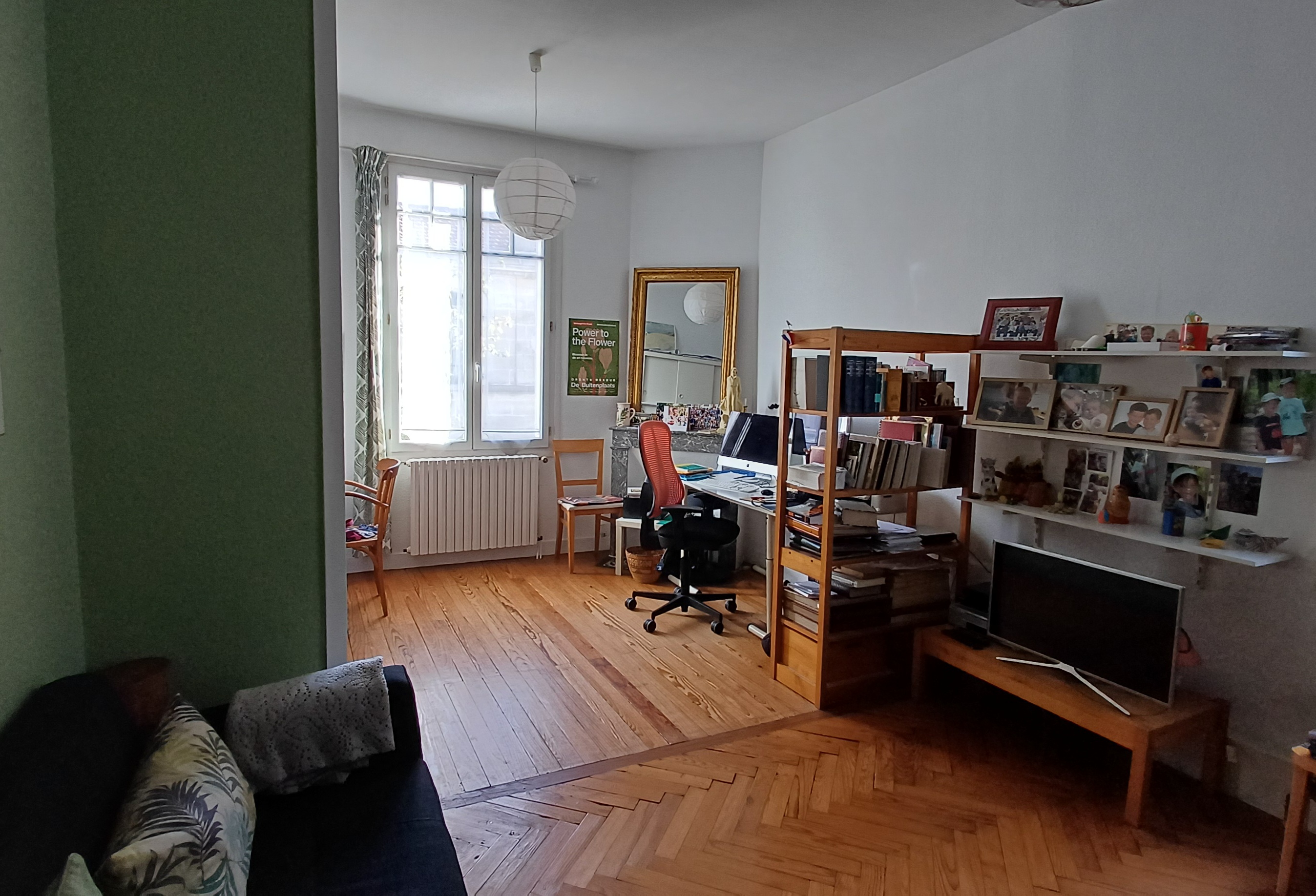 Salle de TV et bureau