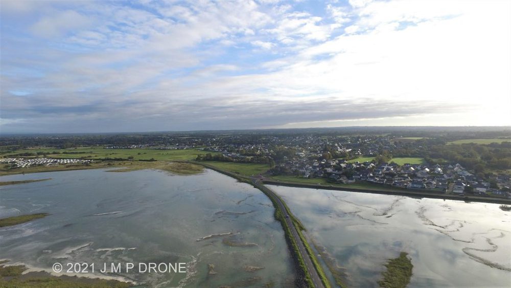 Photo aérienne sur le havre de Blainville en garnde marée