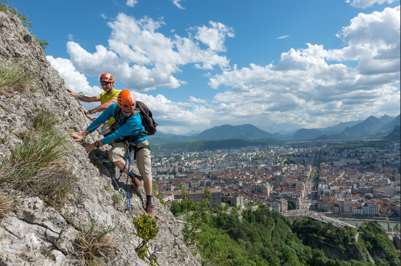 Grenoble (50 km) - Ou par la Via Ferrata, pour les plus courageux!