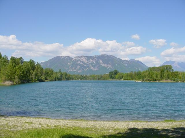 Pontcharra (2km) - Lac des Lônes pour la baignade, promenade, pêche...