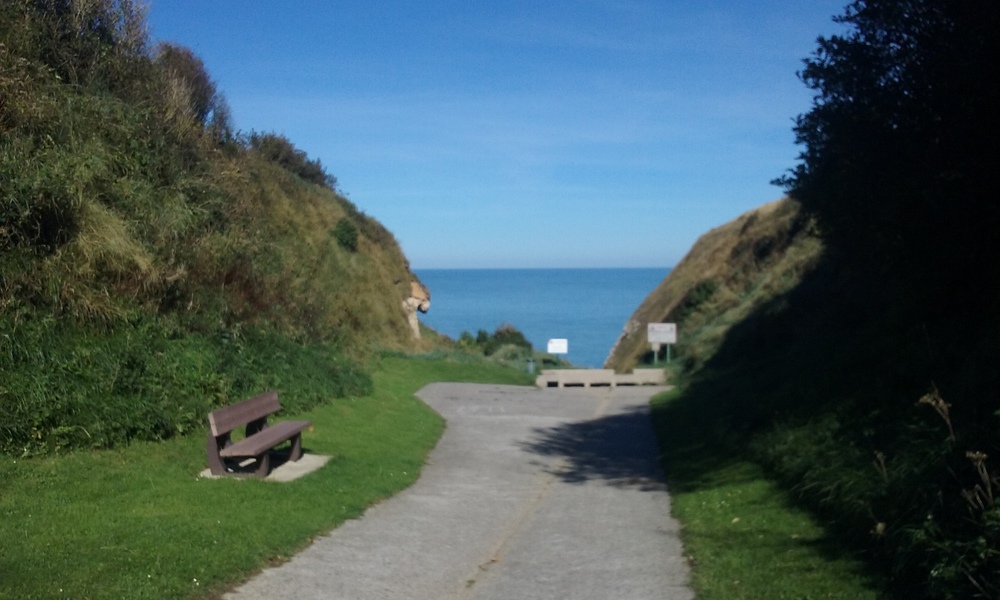 Senneville-sur-Fécamp, une des nombreuses plages accessibles par escalier sur la côte