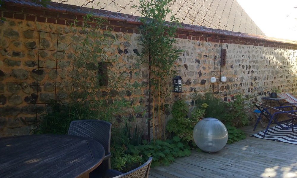 Terrasse, derrière la maison