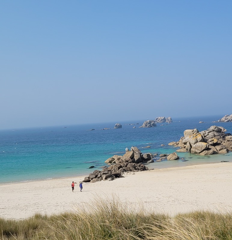 vue sur une plage de Kerlouan