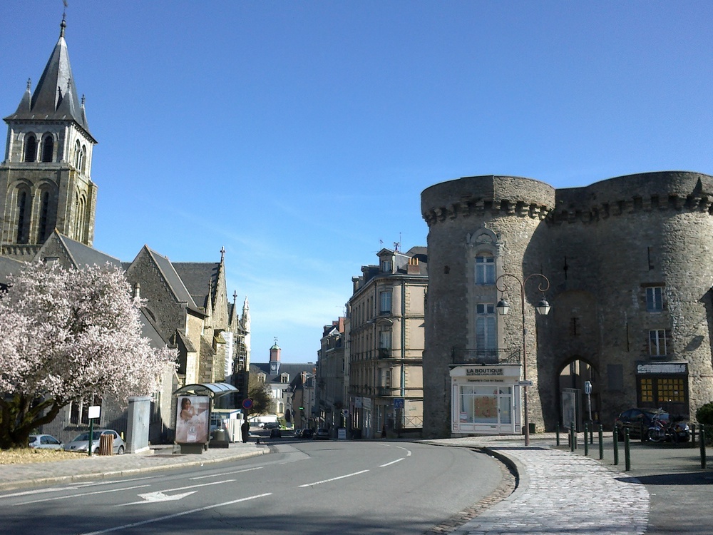 Laval, cathédrale et porte Beucheresse
