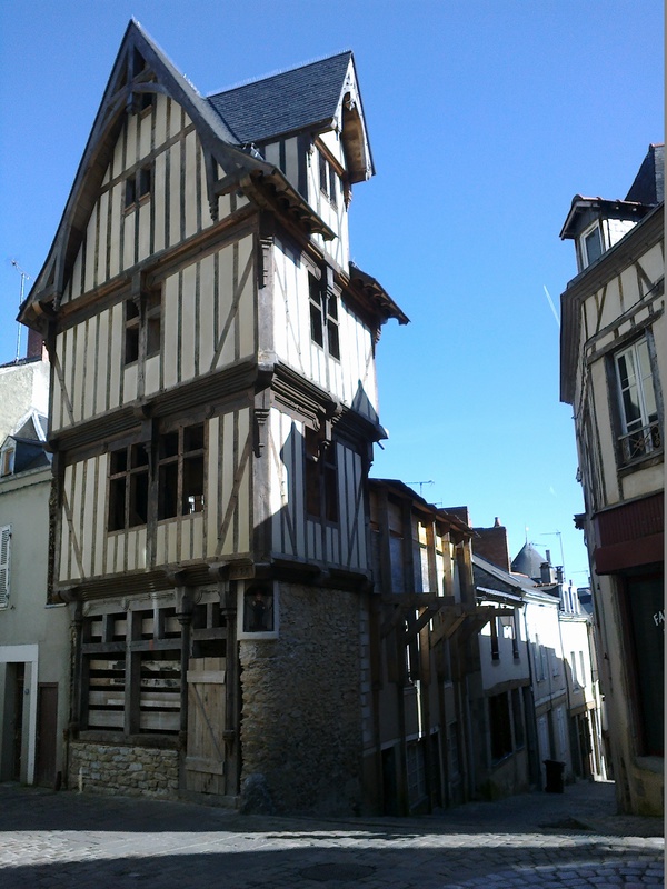 Laval, quartier médiéval, maisons à pans de bois