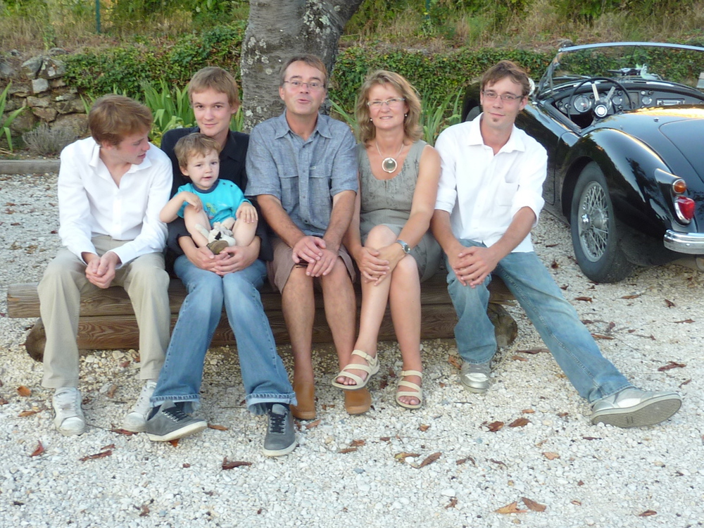 Nous, Catherine et Yves, avec nos 3 fils et notre petit fils Léo. Nous aimons l'art et les musées