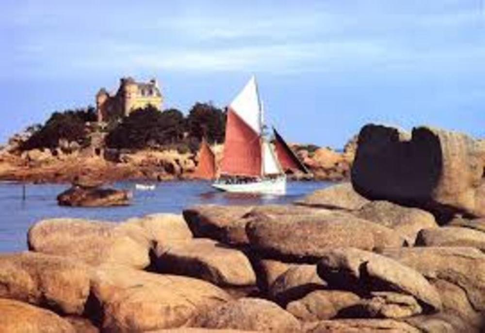 Ploumanach côte nord bretagne