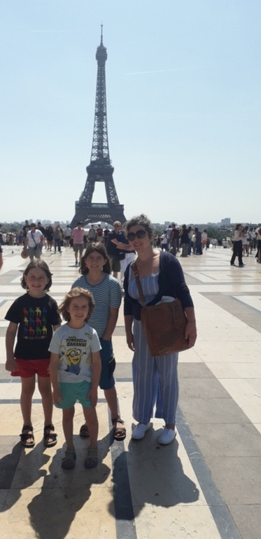 Les enfants et Laurence à Paris