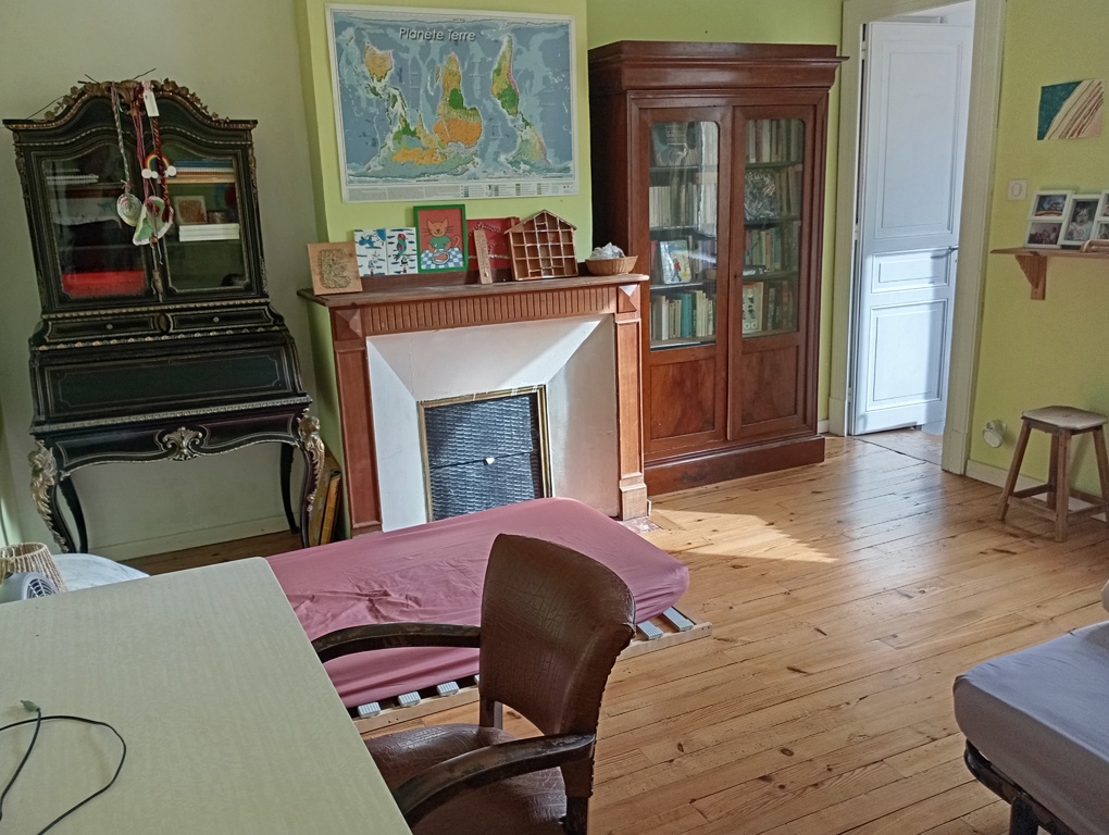 Bureau dans la chambre n°1