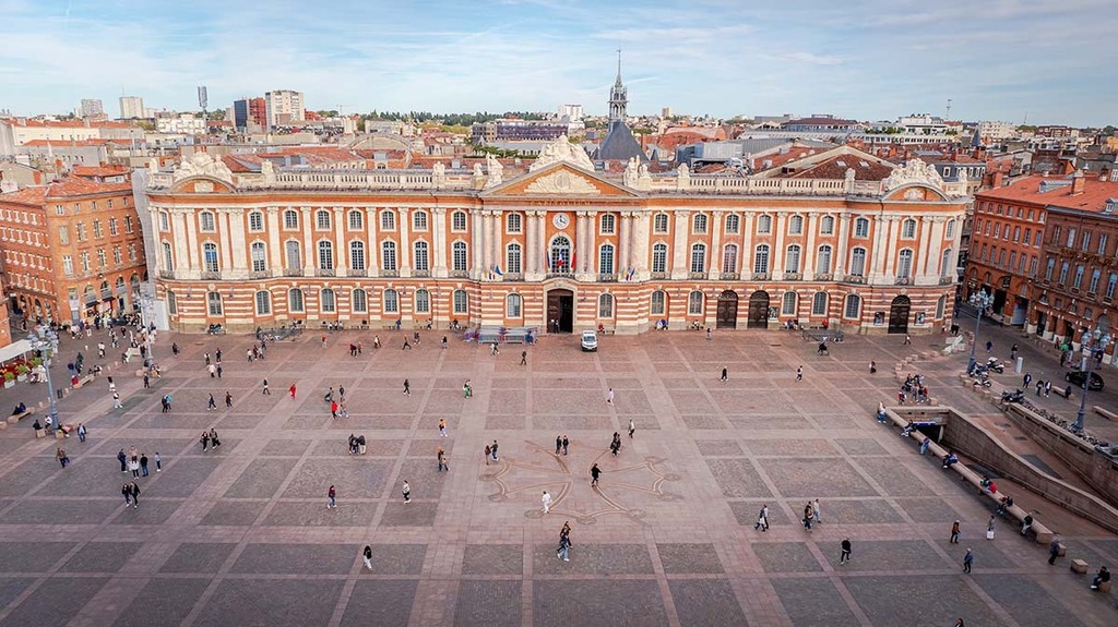 Toulouse - Place du Capitole (40 min)