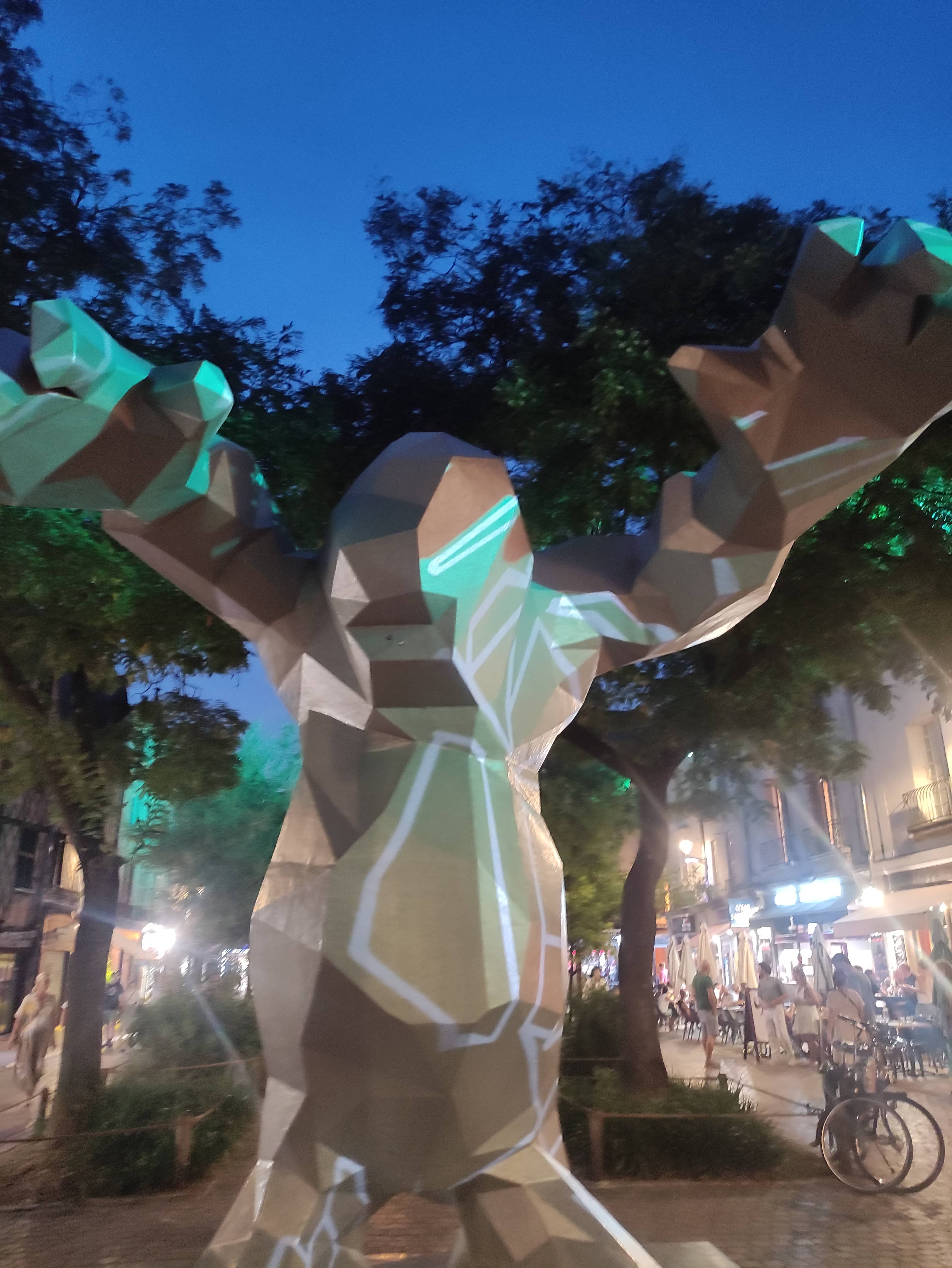 Le Monstre sur la place