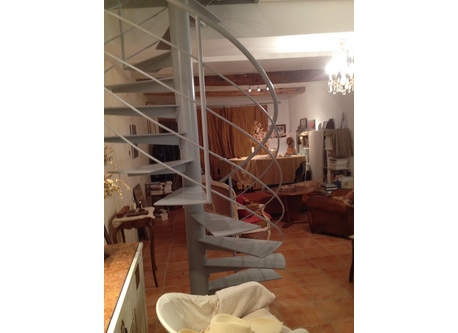 escalier menant au 1er étage