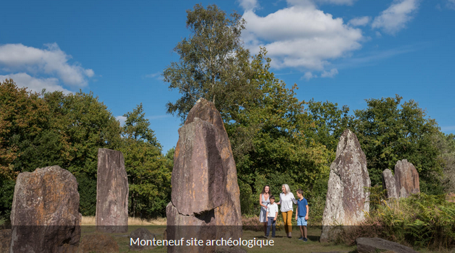 Les landes et menhirs de Monteneuf