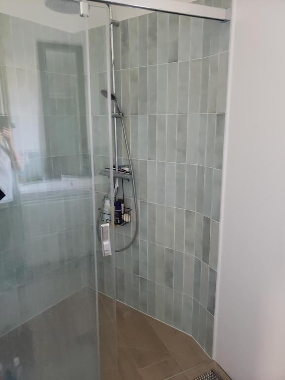 salle de bain de la chambre parentale