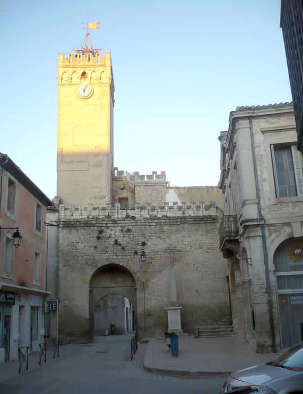 Le vieux village de Pignan: la tour de l'horloge