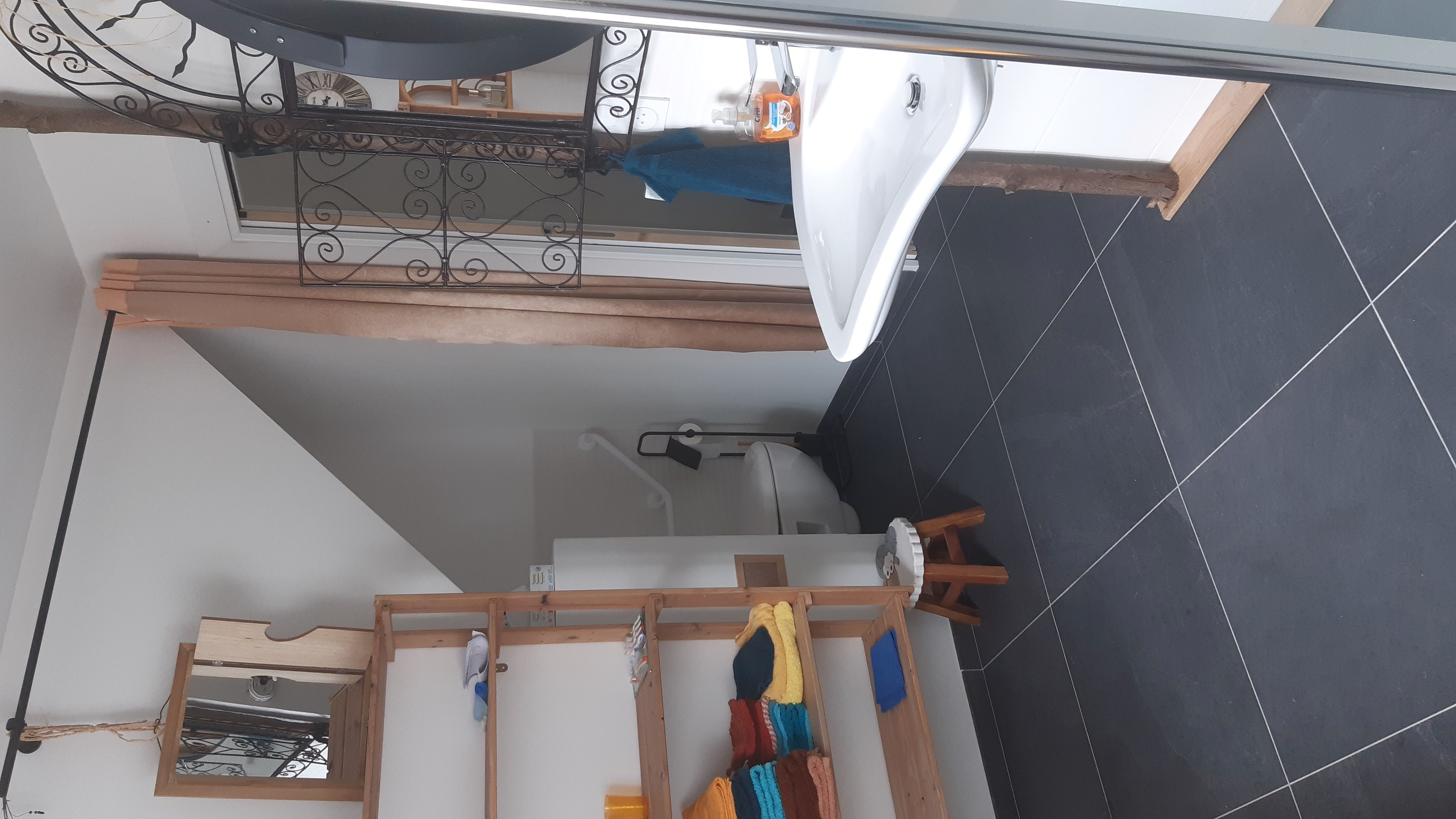 Salle d'eau WC au rdc aux normes PMR