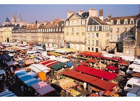 Vendredi, jour de marché en centre ville. Autres marchés tous les jours! Le mercredi dans notre quartier et le dimanche sur le port.