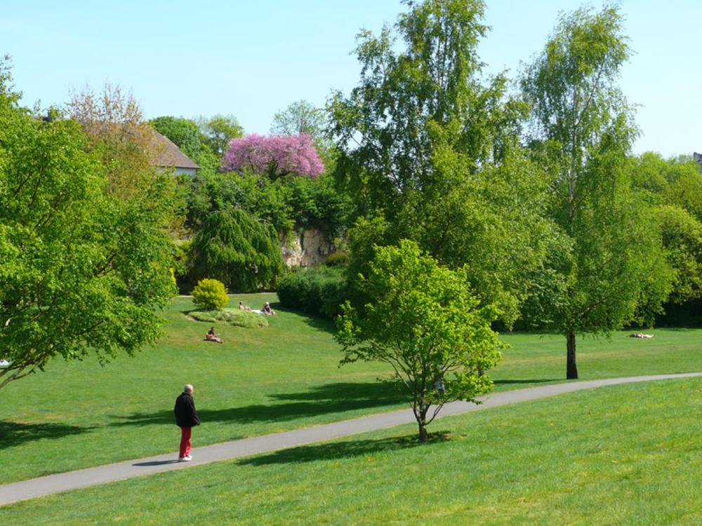 La vallée des jardins, à 3 minutes.