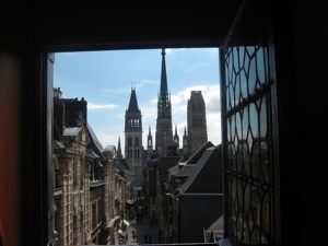 Vue sur la cathédrale de Rouen depuis le Gros Horloge