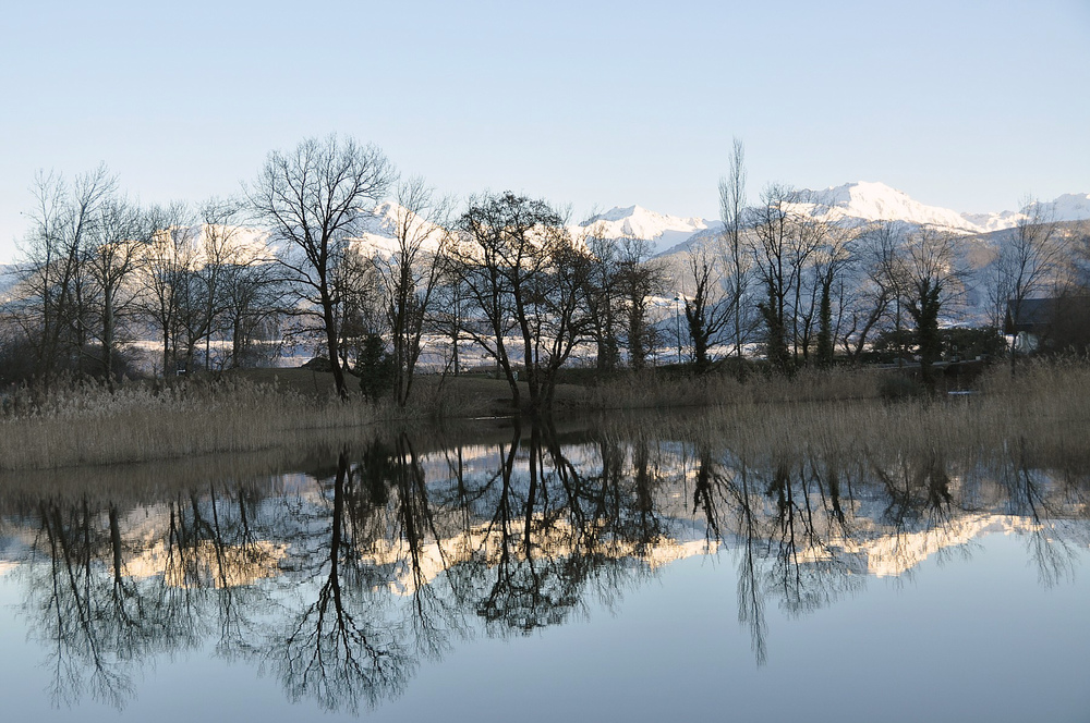 Miroir sur le lac St André , à 1h de chambéry en vélo par la piste cyclable