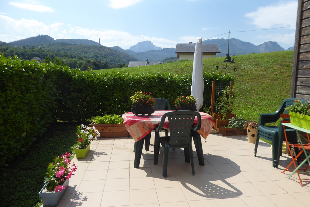 Terrasse avec  vue sur le Granier