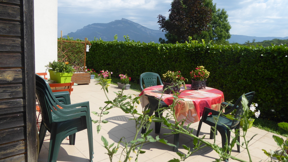 Terrasse avec vue sur la Croix du Nivolet