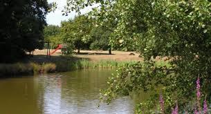 plan d'eau de montbert a 1 km