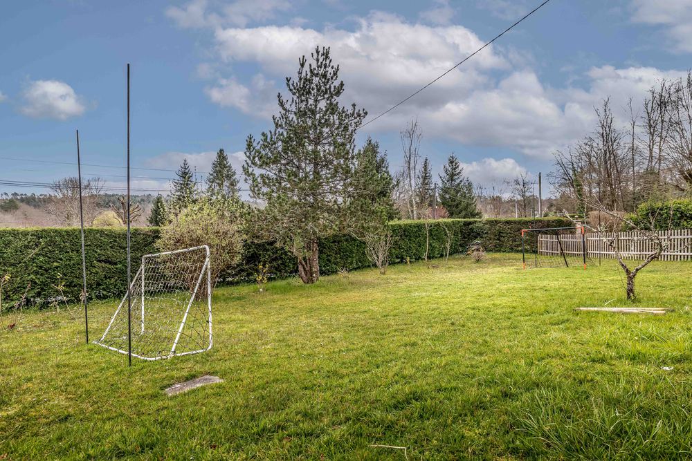 Terrain de hand, de foot et de rugby de Nahel