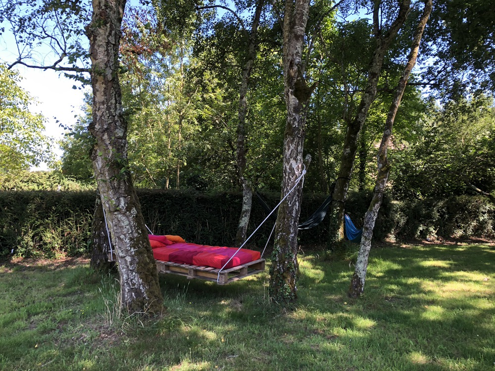 Le coin détente, hamacs et balancelle