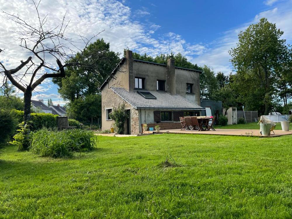 La maison vue du jardin