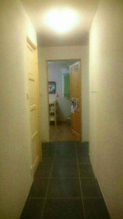 Couloir desservant les 2 chambres, les WC et la salle de bain