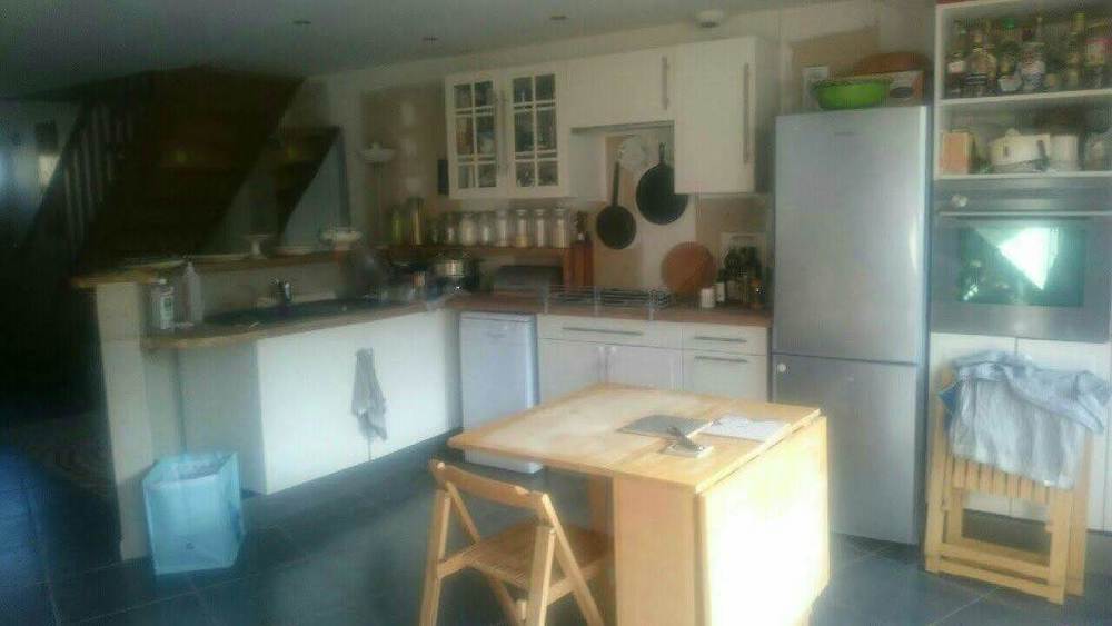 Pièce principale, cuisine.