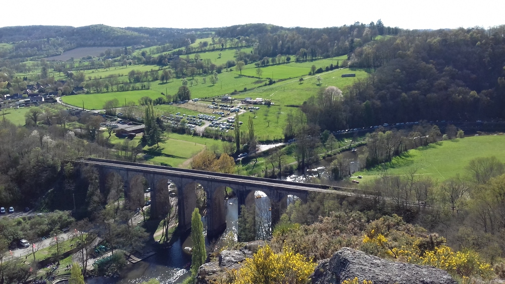 Clécy - capitale de la Suisse normande. De nombreuses activités de plaine air. 35-40 minutes