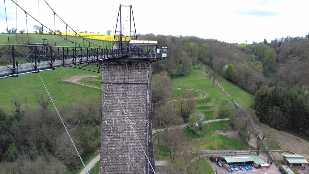 Viaduc de la Souleuvre. Nombreuses activités dont le saut à l'élastique (le plus haut spot en France). Site magnifique rien que pour se balader ou pique-niquer. 40 minutes.