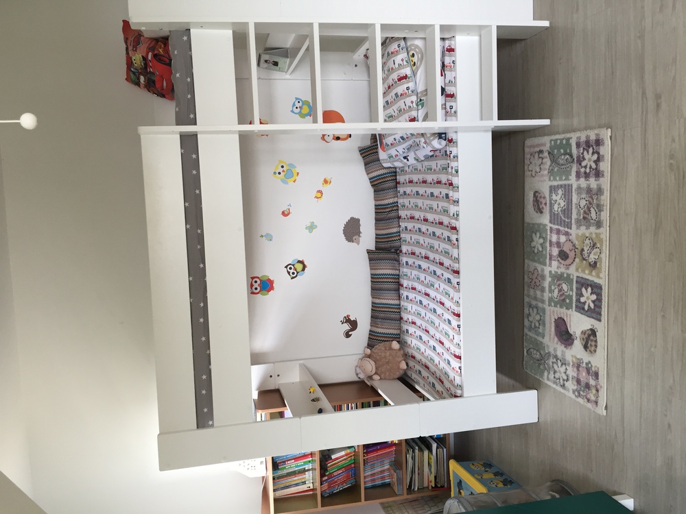 Chambre des enfants avec un lit superposé