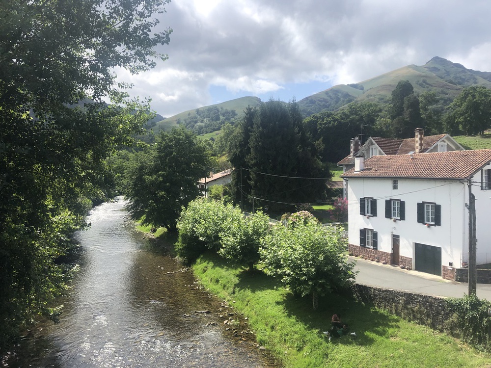 Le village de Baigorri, à 1h de route