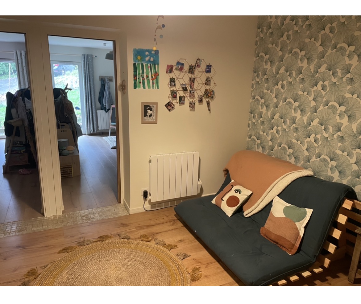 le "sas", entre la chambre parentale et les chambres des enfants, un futon supplémentaire si necessaire (140x190)