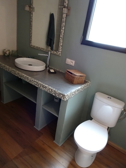 LA 2ème salle de bains avec 2ème WC