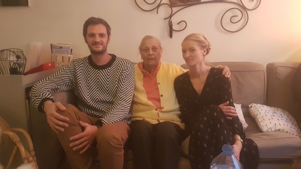 briac et charlotte mes enfants avec leur grand mére a noel