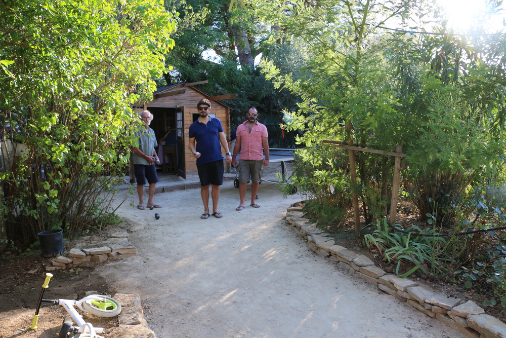 Espace jeu de pétanque - ping pong - cabane pour enfants