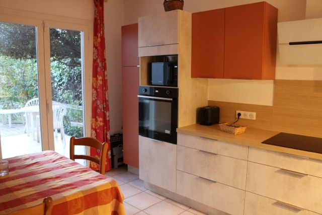 Cuisine donnant accès au jardin